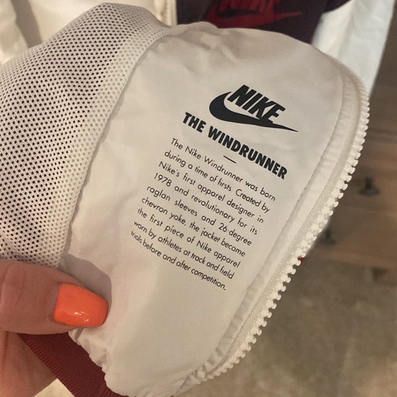 Womens NIKE Windrunner - Picture 8 of 8